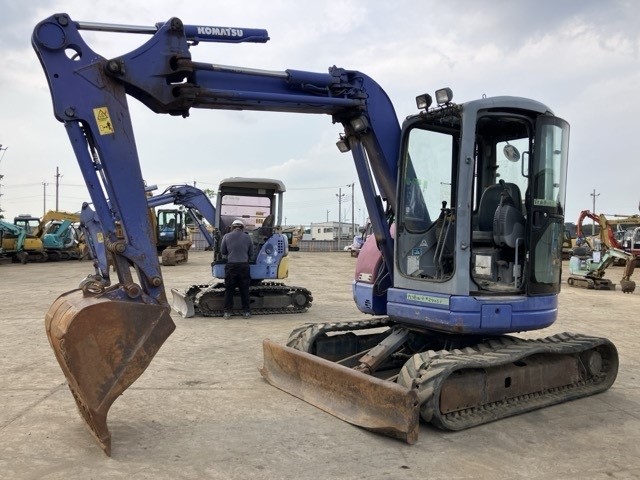 Миниэкскаватор готов к отгрузке со склада в Японии