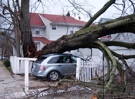 в случае урагана при повреждении авто каско дает полное возмещение ущерба